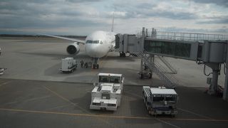 小さいが函館空港は綺麗な空港だ