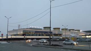 カフェは朝早くからでもオープンしてました