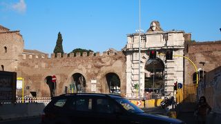 ラテラーノ大聖堂などが目の前