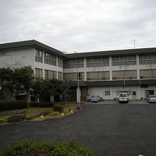 建物は古めかしいけど、中の温泉は最高です