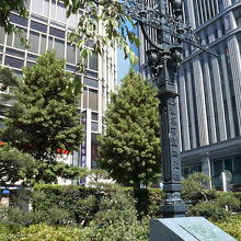 黒い石碑にここから札幌や下関までの距離が書かれています。