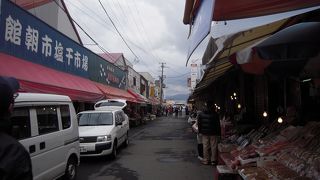 函館朝市の食堂選びは失敗した。大勢がいる食堂を選べ！