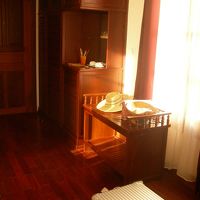 調度品も木製で温かみがあります。