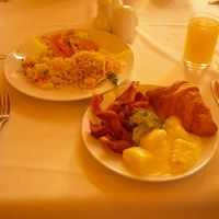 朝食はこんな感じです。ベーコンが美味しかったです。