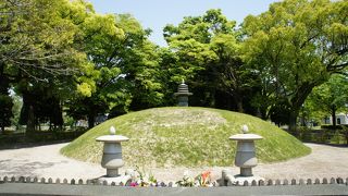 身元不明の遺骨約7万柱がここに集められ供養