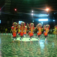 アミ族の伝統的な衣装と踊り