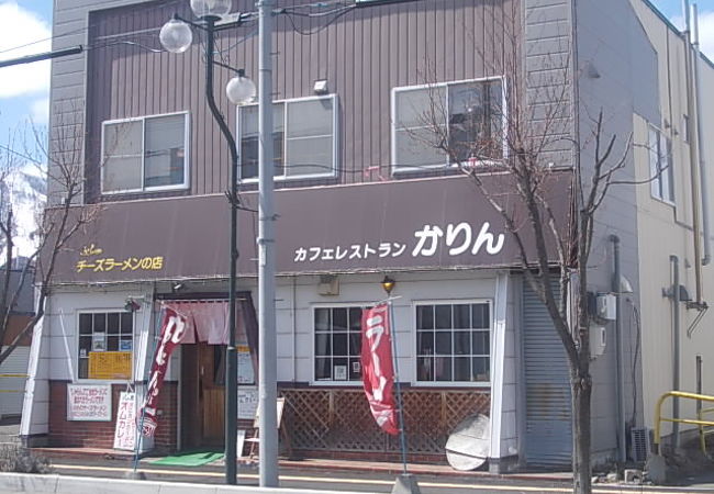 チーズラーメンの元祖として有名なお店です