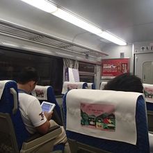日本の特急列車のような車内。秩序も保たれ、乗り心地も良い。