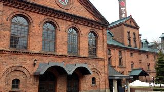 ビールの美味しい入れ方を学ぶ