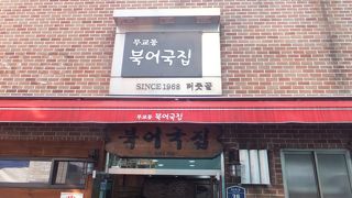 日本には無い味。観光客で一杯ですが、朝食にはお奨め。