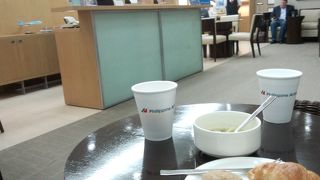 入国出国手続とマブハイラウンジ