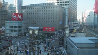 梅田のにぎわいを観るなら