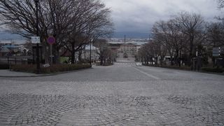 元町公園から函館港までの基坂も情緒ある坂です。