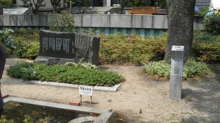 眺めのよい遊歩道にある三好達治 乳母車 歌碑 