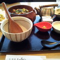 静かに札幌の景色を見ながらお食事できます