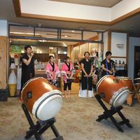 太鼓演奏の従業員の方々