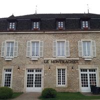 宿泊部屋のある建物の外観