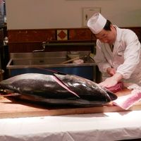 マグロの解体ショー