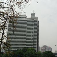 ガーデンホテルの前