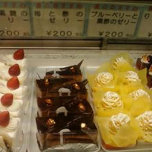 懐かしい感じのケーキ。