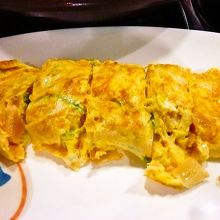 店の人と　ながーい間交渉して　　セットを注文　卵焼きをサービ