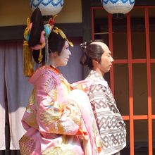 吉原の大通りを練り歩く、花魁道中です。