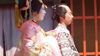 そこは「仁」の世界だった。江戸時代にタイムスリップするのだ。