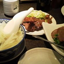 真ん中奥が紀ハーフ。右手前は別のサービス品。