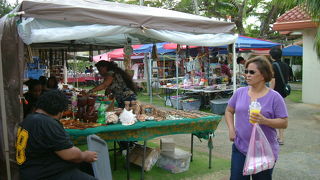熱気ムンムン！デデドの朝市　　