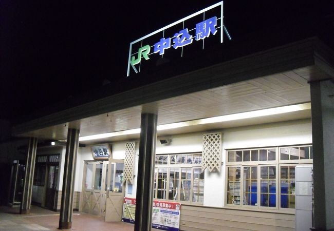 駅の前にホテル