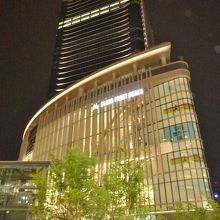 夜のグランフロント大阪