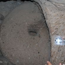 落とし戸だそうで、これで侵入を防ぐつもりだったようです