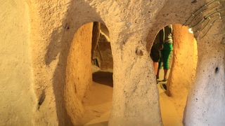 狭いけど巨大な地下都市