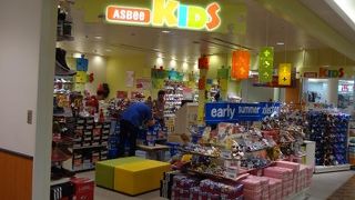 靴屋さん「ASBee」のキッズシューズ店