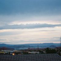 部屋からレイク・パウエルが見える