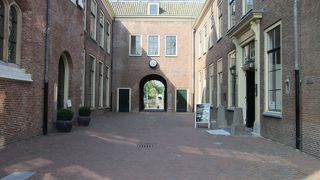 中央駅から徒歩で１５分くらいです