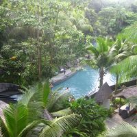 ホテル内のプール