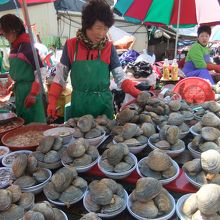 活気あふれる市場