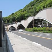 日本有数の観光地・箱根の玄関駅の一つです。