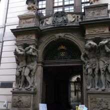 クラム・ガラス宮殿