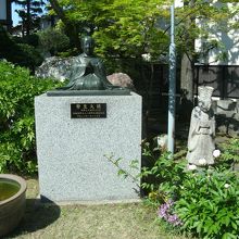 勢至丸様座像