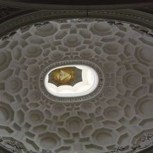 様々な形が組み合わさっています。