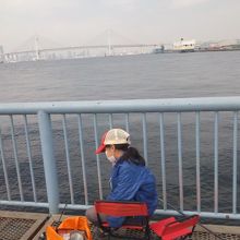 対面にはベイブリッジ