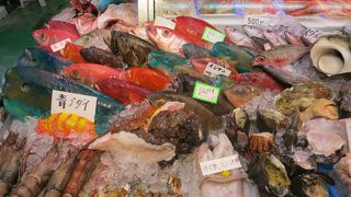 珍しい食材がいっぱいのアジアンマーケットのような場所！