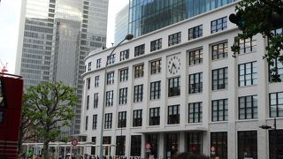 モダンでおしゃれな建物です