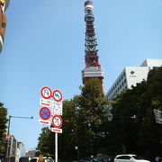 東京タワーへ続く坂道