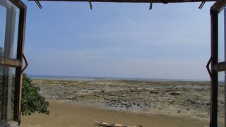 海を見ながら　浜辺の茶屋