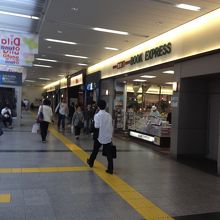 乗り換えフロア