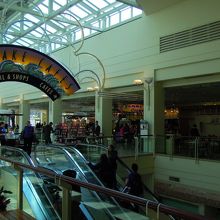 Westlake Center 3F左側がモノレール、右側が