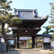 織田信孝の菩提寺、関宿の町並みにマッチしてま～す。